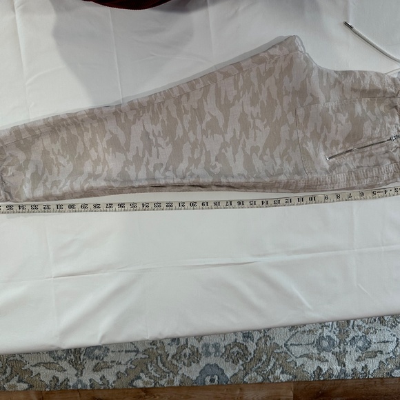 Athleta Cabo Tide Linen Jogger Neutral Beige Tan Camo Print Pants - Size 6. - Picture 11 of 11